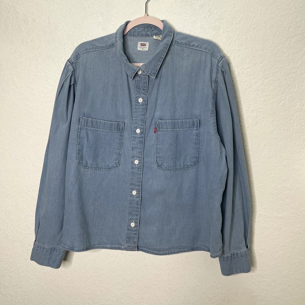 Levis Womens XL Light Wash Denim Chambray Button Down Shirt Cotton Pockets